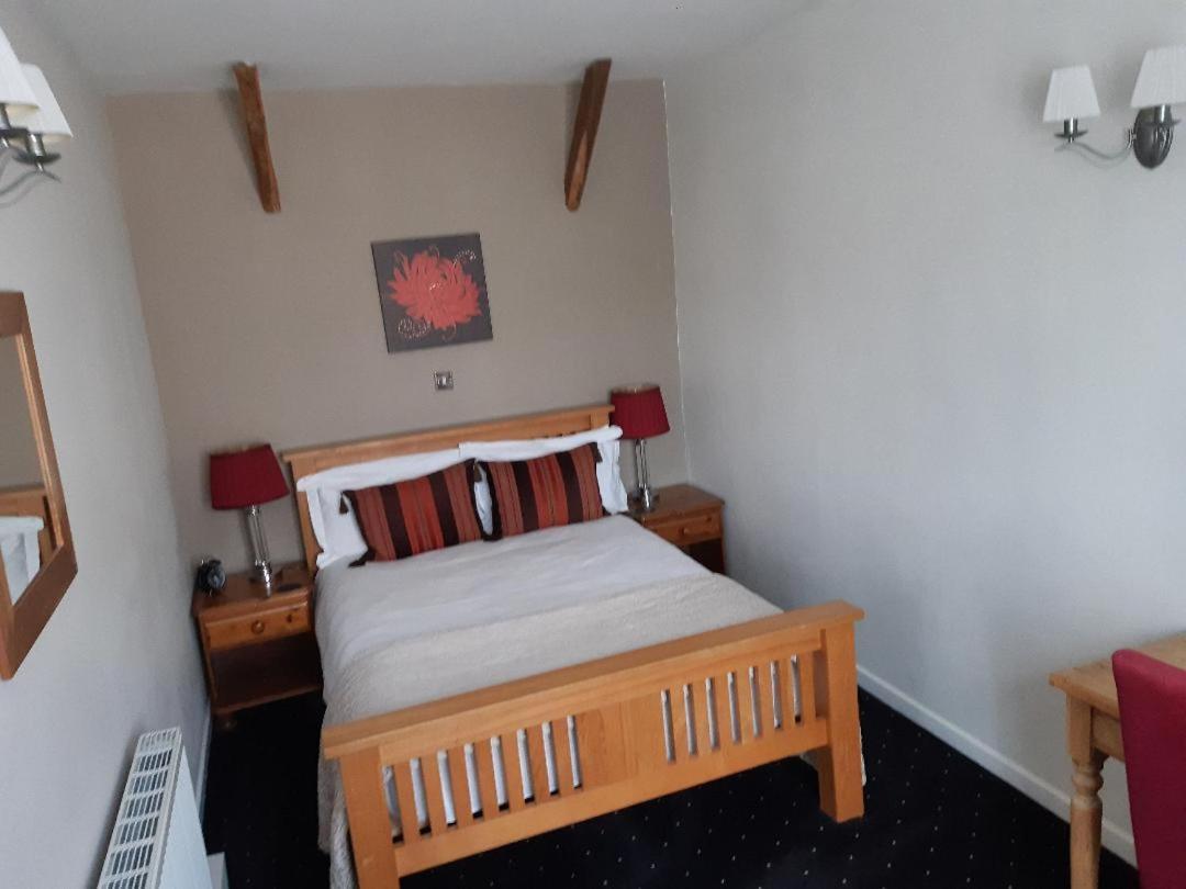 The Conigre Hotell Melksham Eksteriør bilde