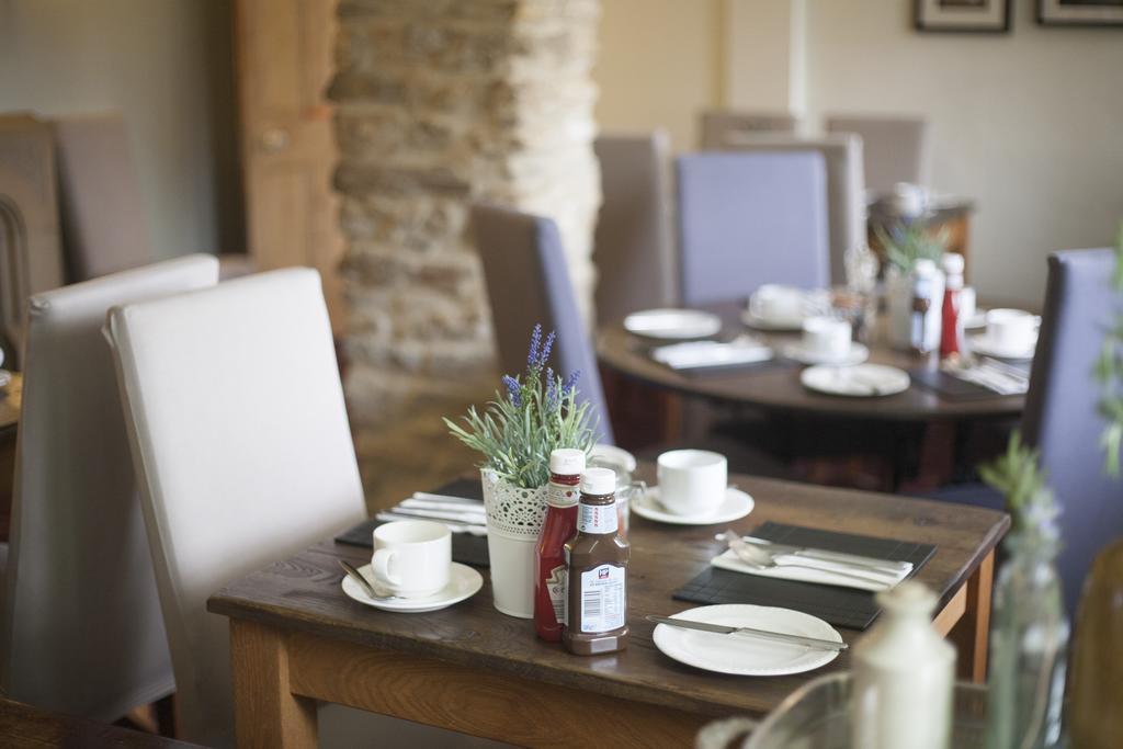 The Conigre Hotell Melksham Eksteriør bilde